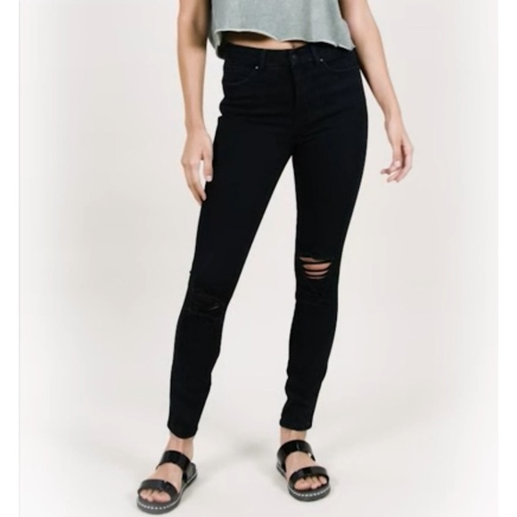 {Lucky Brand} Black Distressed Skinny Jeans - Picture 6 of 6
